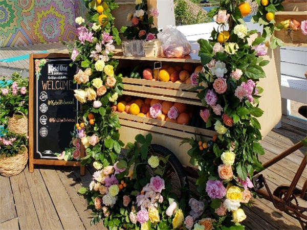 可愛的泳池花車/裝飾