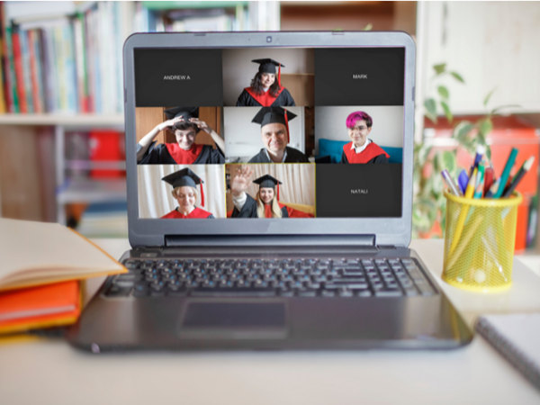 疫情時期如何策劃一場混合畢業(yè)典禮?