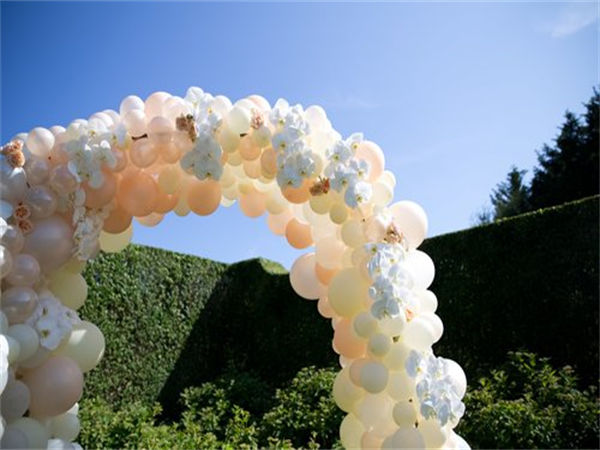 燃情發(fā)布會(huì)：打磨每一個(gè)細(xì)節(jié)，打造完美的服裝發(fā)布盛宴