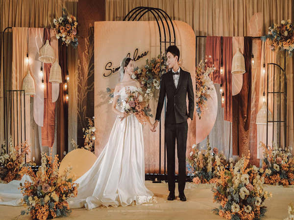 婚紗發(fā)布會(huì)策劃：綻放夢(mèng)幻婚禮的時(shí)刻