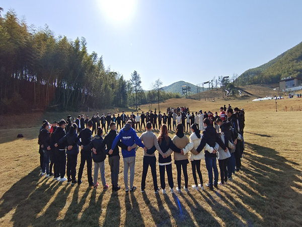 深圳年會拓展策劃-打造獨一無二的團隊合作體驗