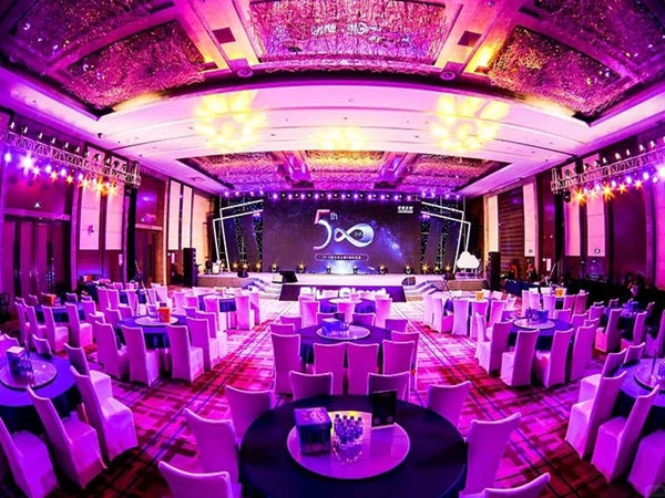 商務宴請必備禮儀：讓你在大型活動中脫穎而出