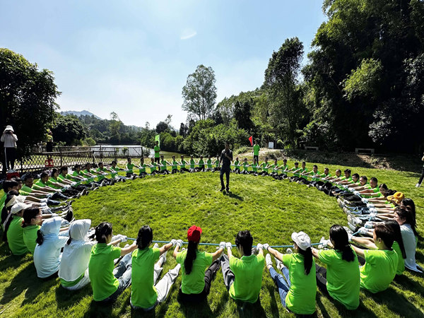 公司戶(hù)外拓展活動(dòng)策劃：凝聚團(tuán)隊(duì)、挑戰(zhàn)極限的冒險(xiǎn)之旅