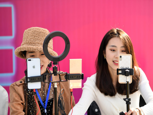 年會策劃新趨勢：線上直播與多地聯動技術方案