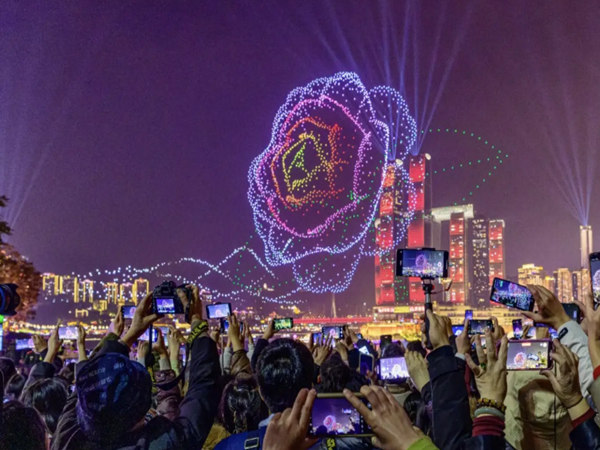 無人機(jī)表演：年會策劃的創(chuàng)新之選